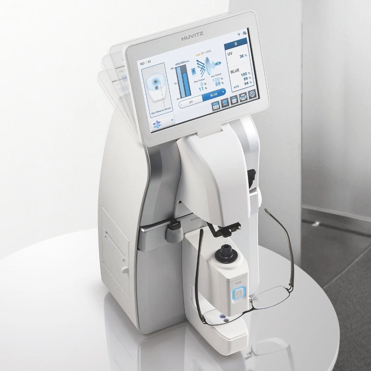 Enhanced convenience with an LCD touch panel and wide tilting angle